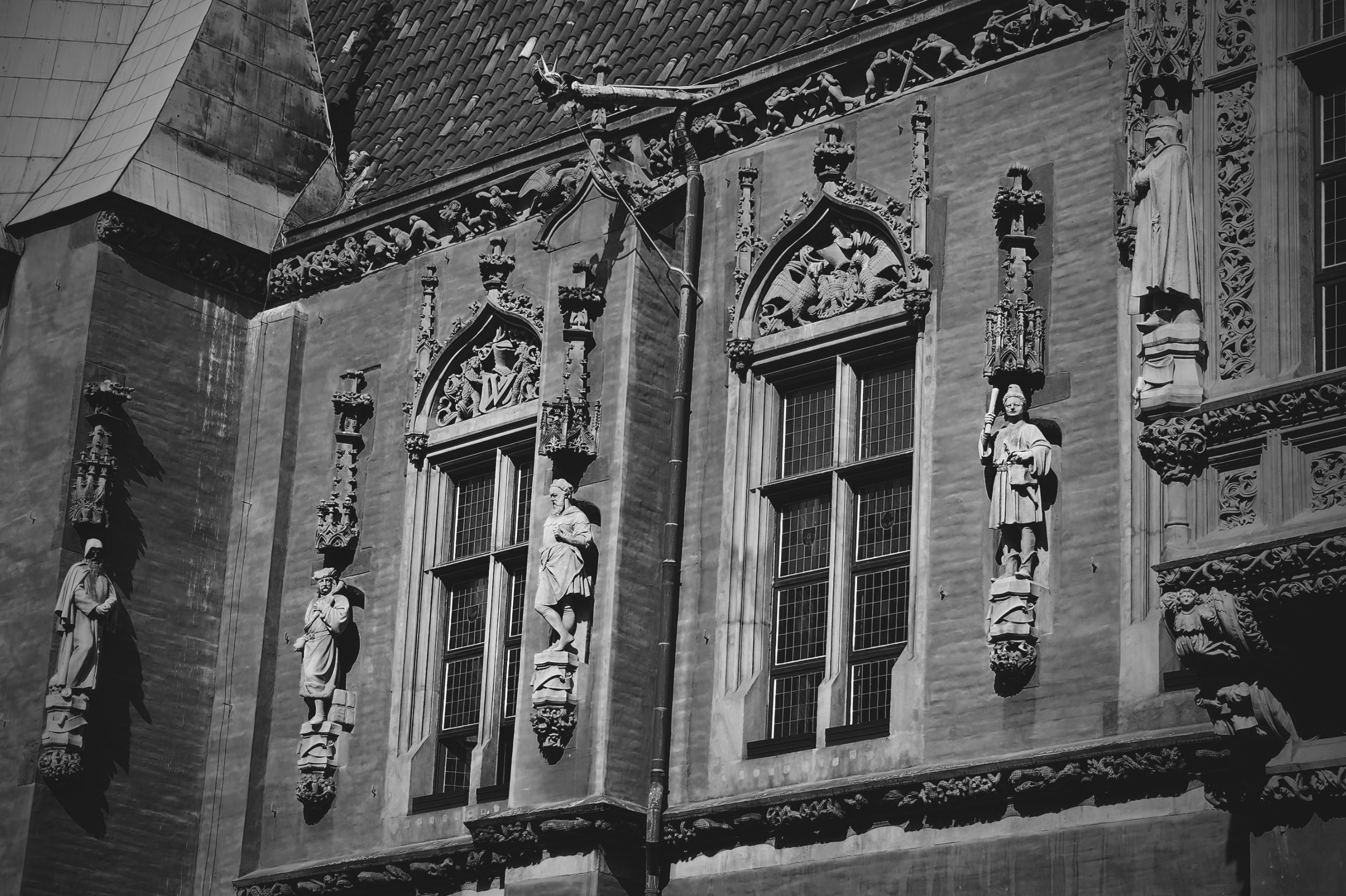 Wroclaw Town Hall bw 7.jpg