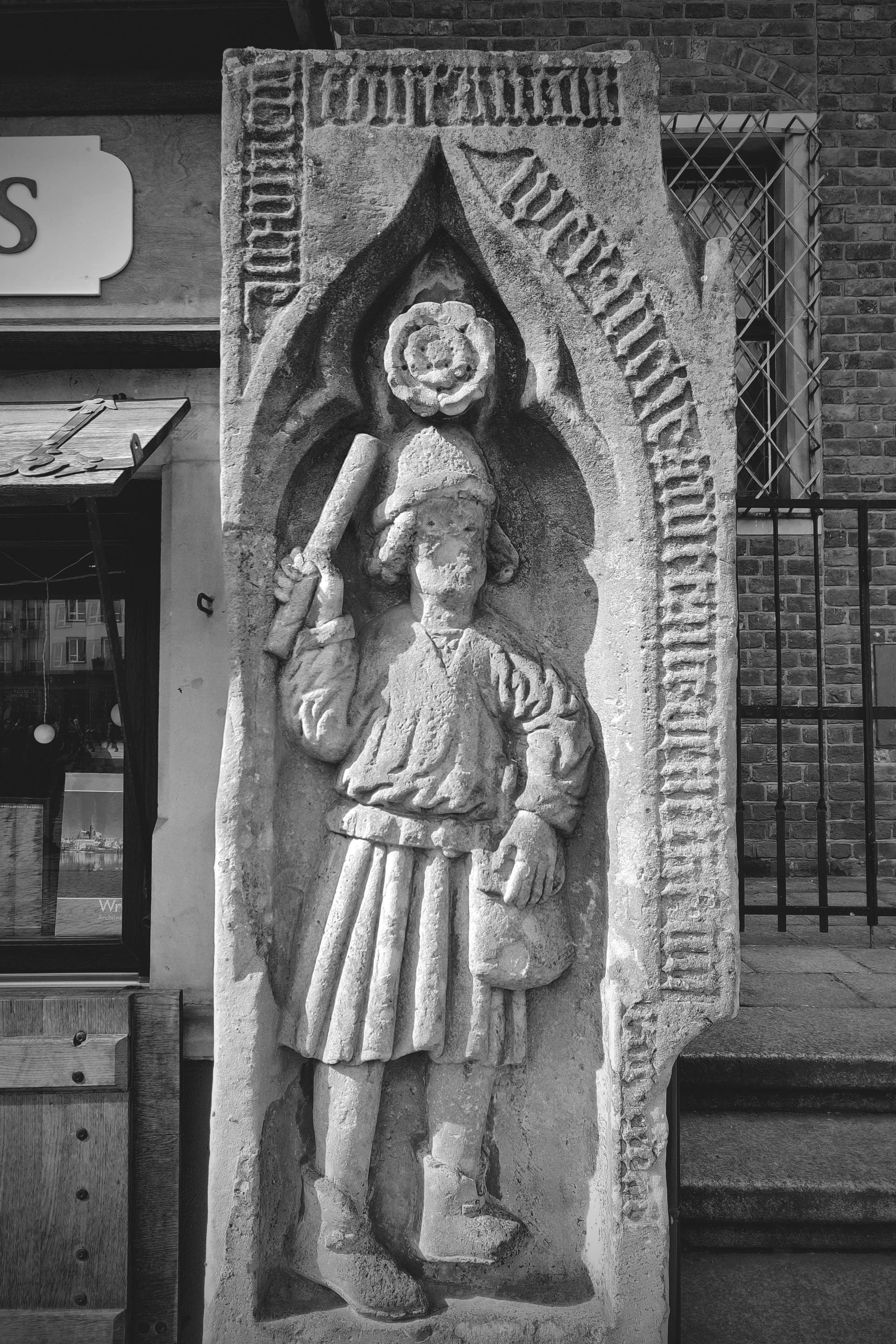 Wroclaw Town Hall bw 14.jpg