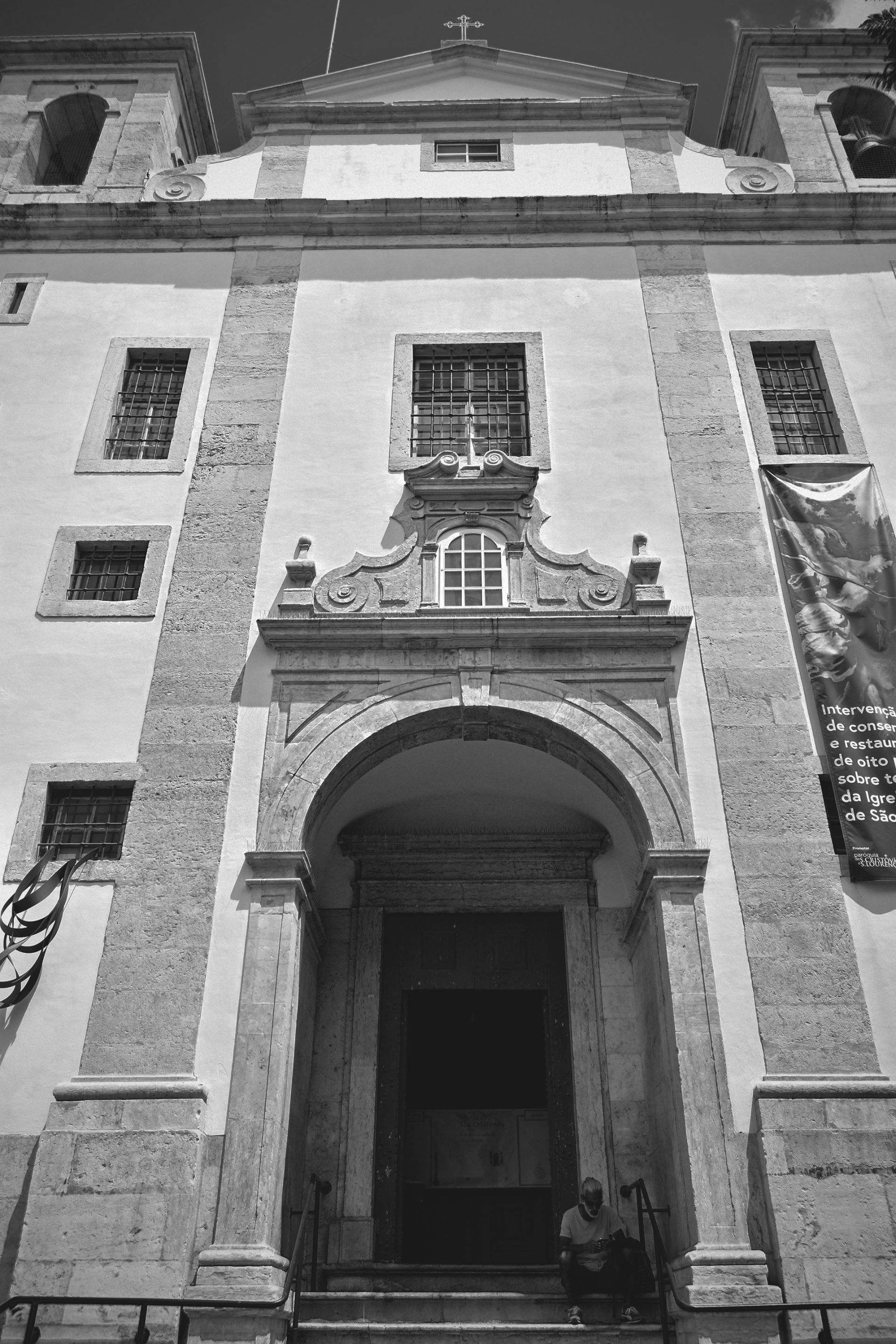 Lisbon streets bw 1.jpg