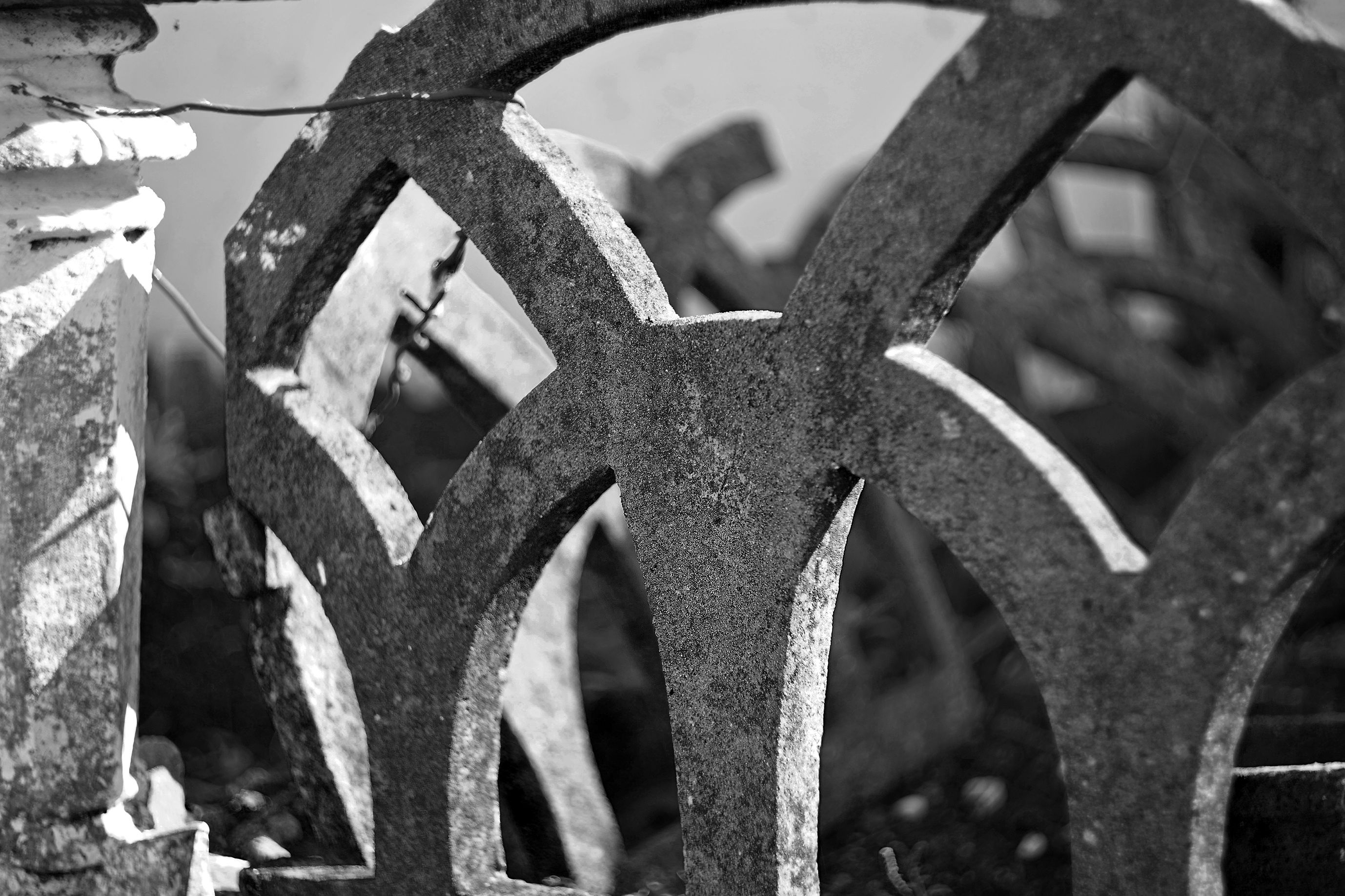 arch helios bw 1.jpg