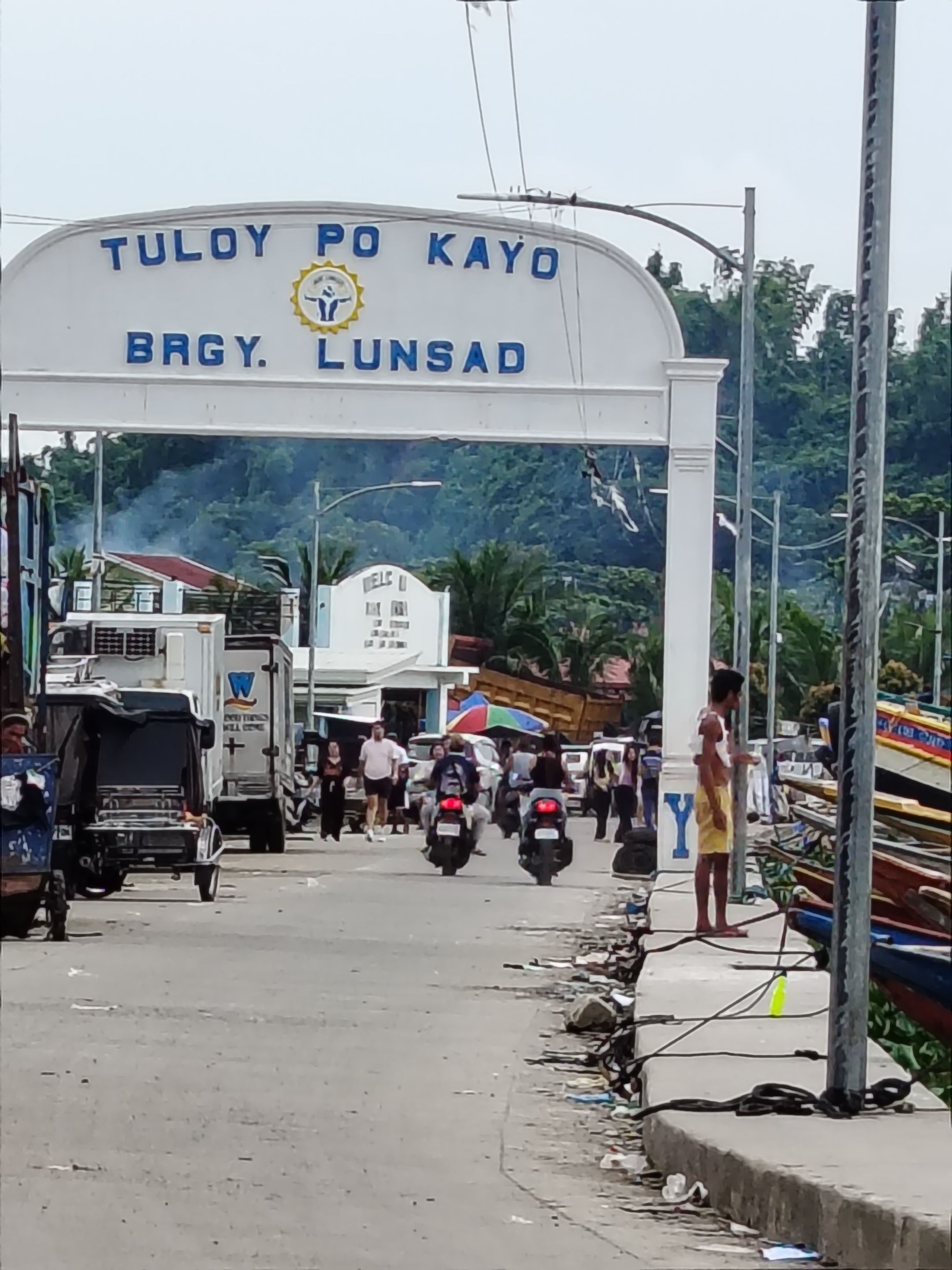 Barangay Lunsad welcome arch