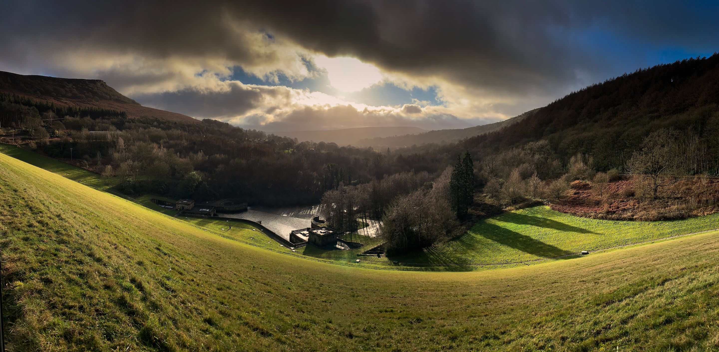 Ladybower-pano2.jpg