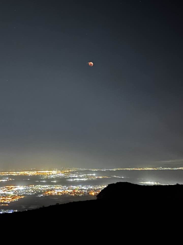 Blood moon eclipse over the Cape Peninsula 