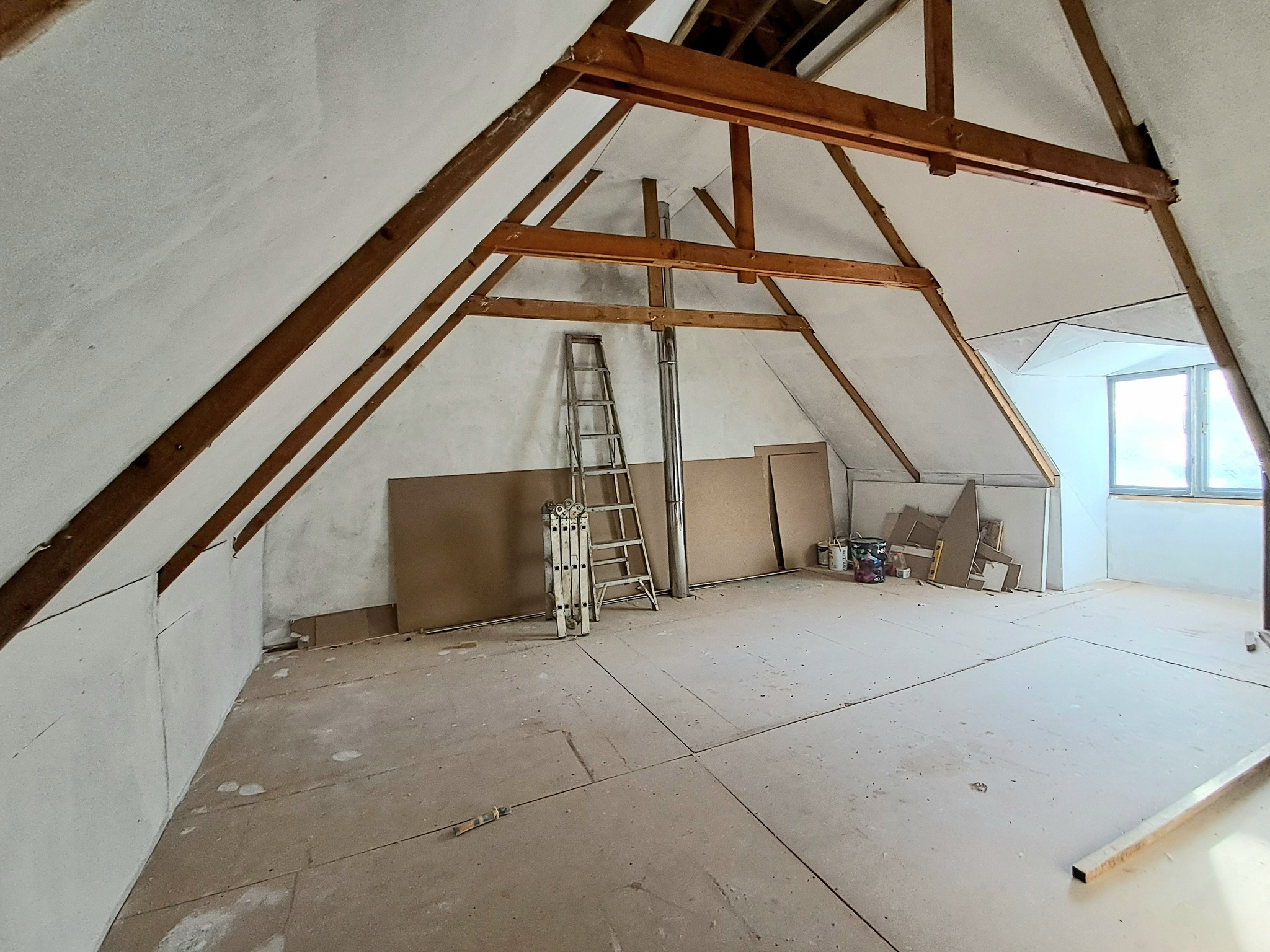 Primed room 1