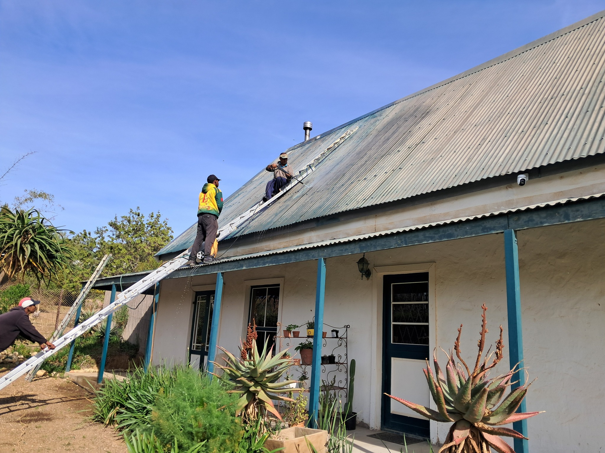 High pressure cleaning