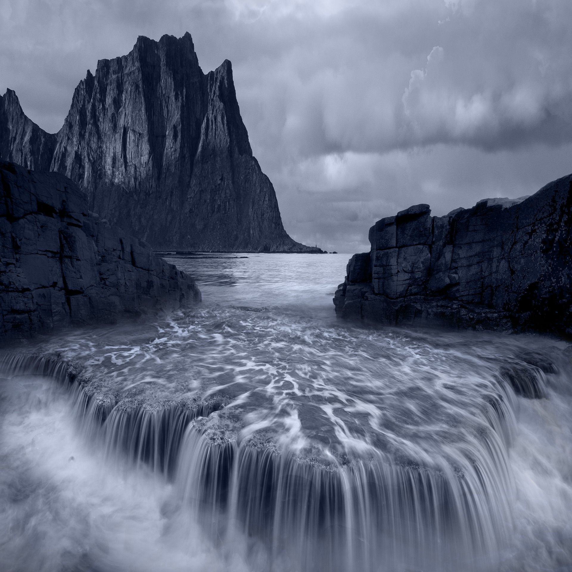 waterfall-g45b5fdee3_1920.jpg