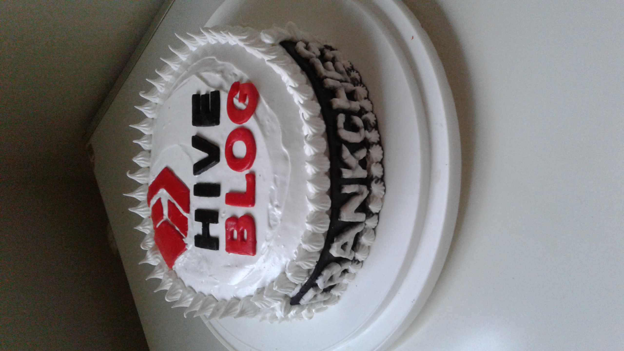 Torta HIVE 2.jpg