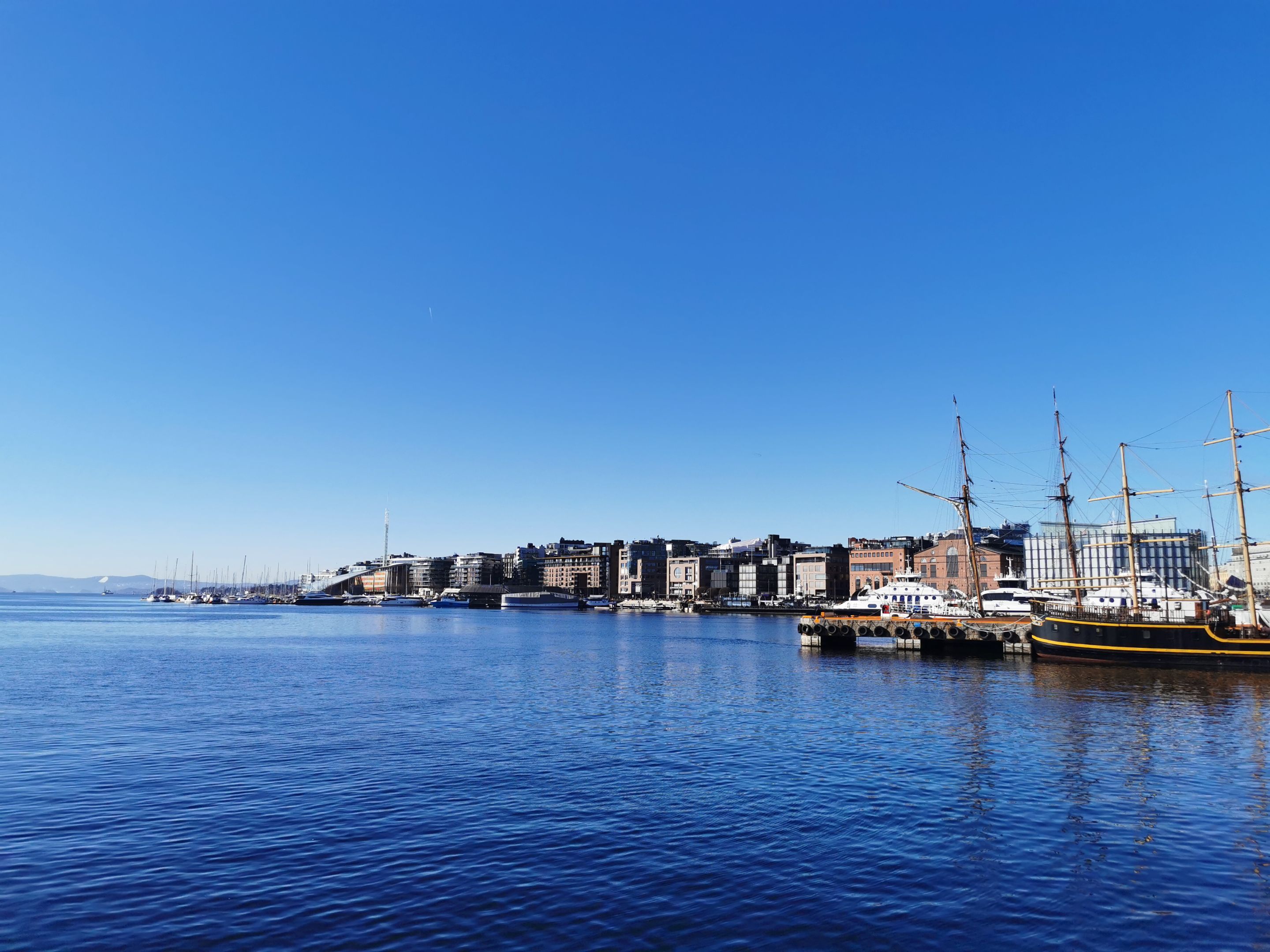 Oslo Aker Brygge sunny day spring 2022.jpg