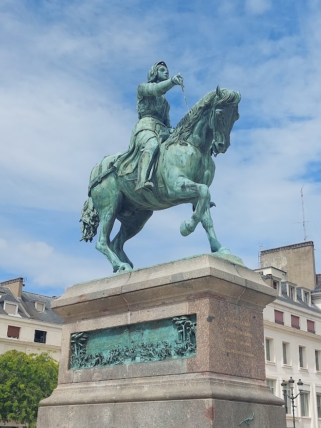 statue.png
