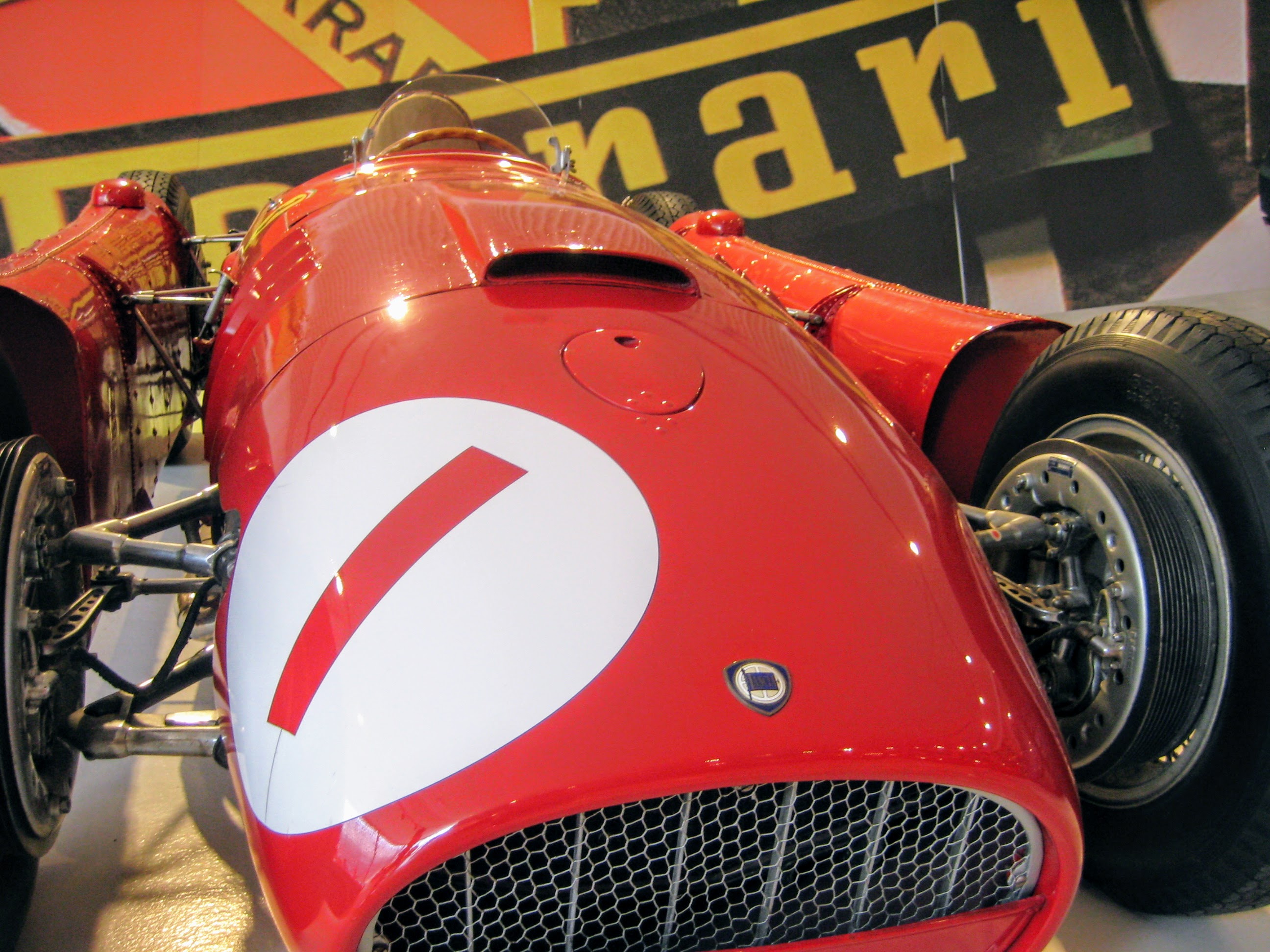 TfGAIuNw-Ferrari20Museum20103.jpg