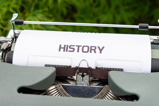 typewriter-5516925_640.jpg