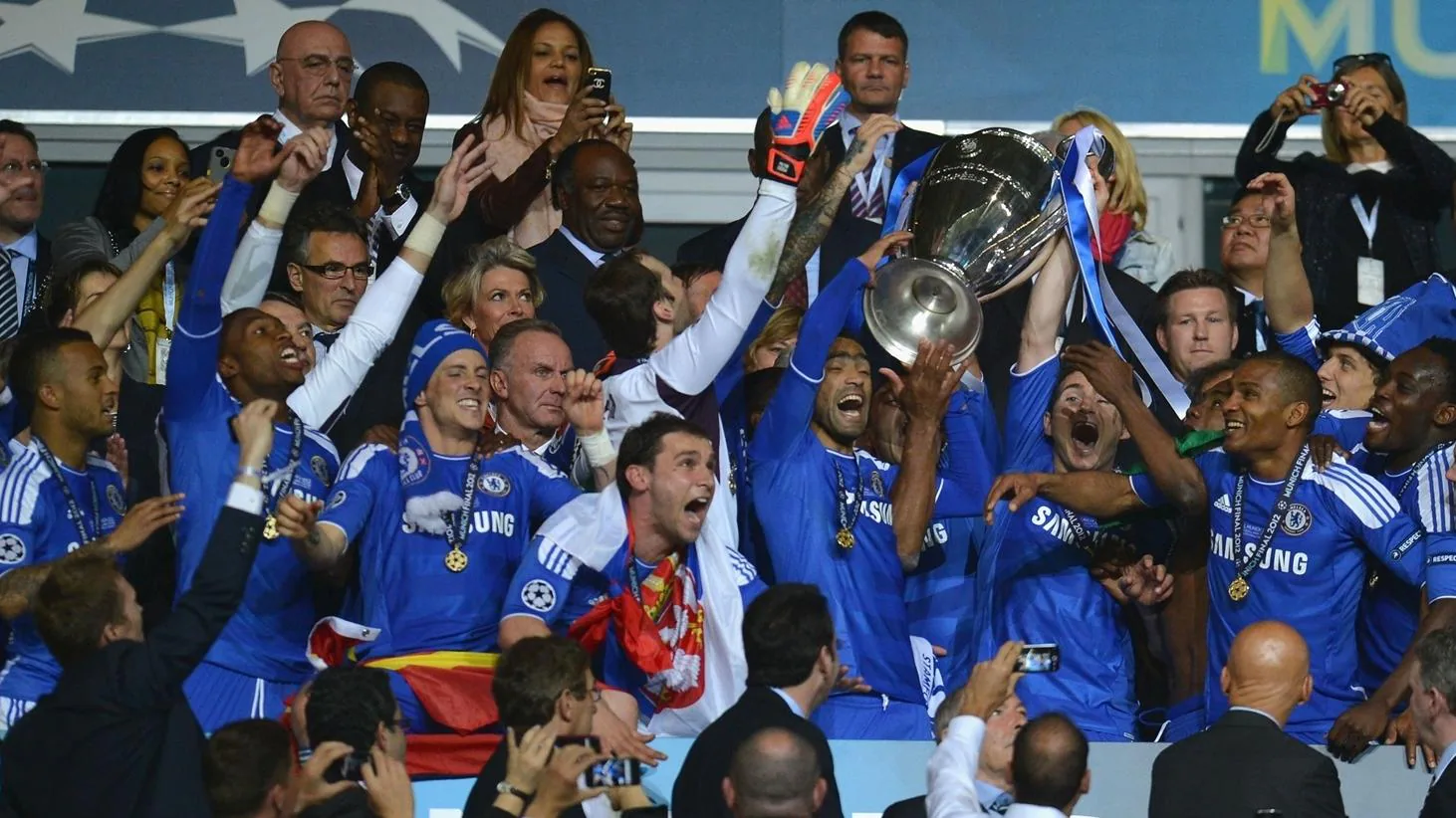 frank_lampard_lifts_the_uefa_champions_league_trophy.webp