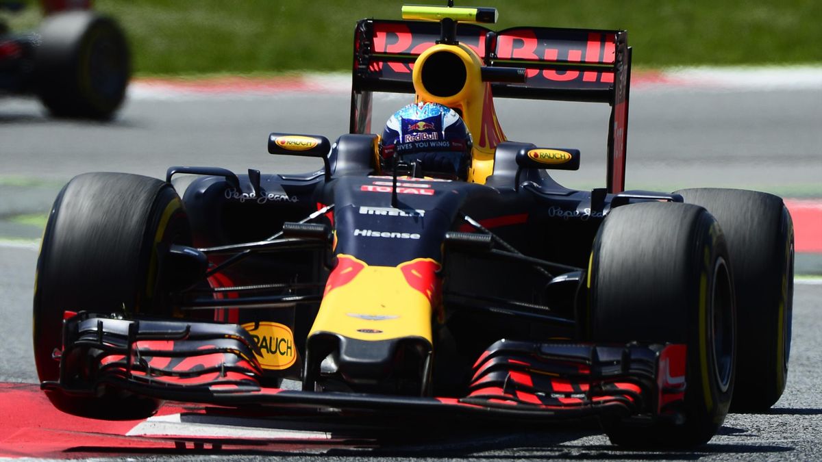 286.-Formula1-puntos-fuertes-y-debiles-de-Hamilton-y-Verstappen-España-2016.jpg