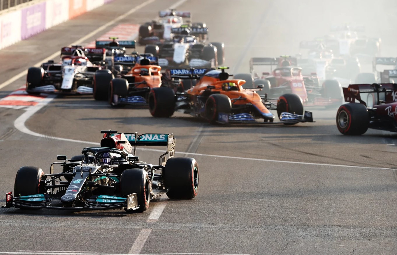 286.-Formula1-puntos-fuertes-y-debiles-de-Hamilton-y-Verstappen-Azerbaiyan-2021.jpg