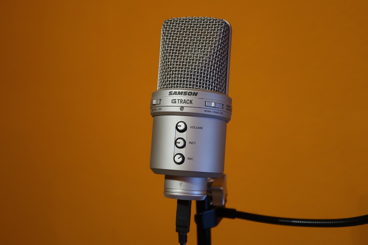 microphone-2247471_1280.jpg