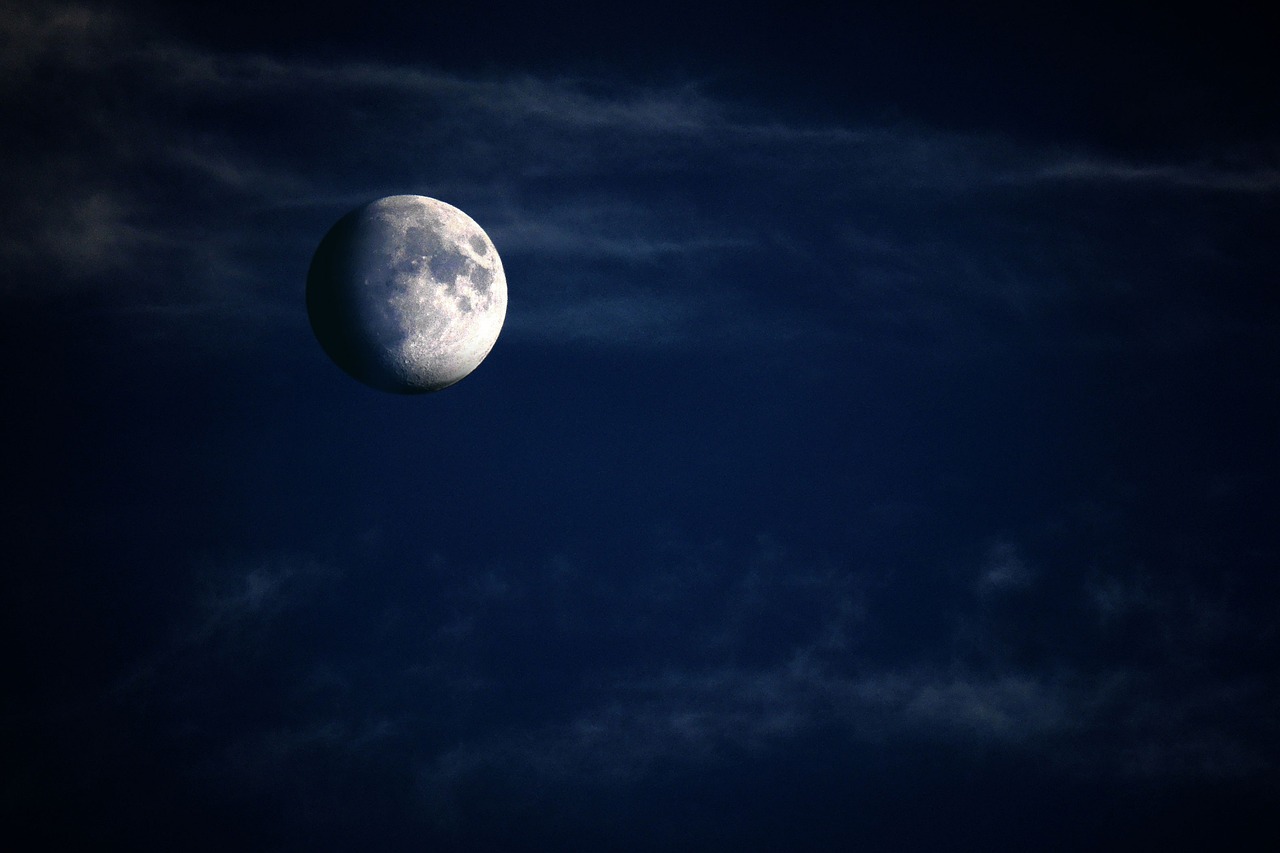 moon-5224745_1280.jpg