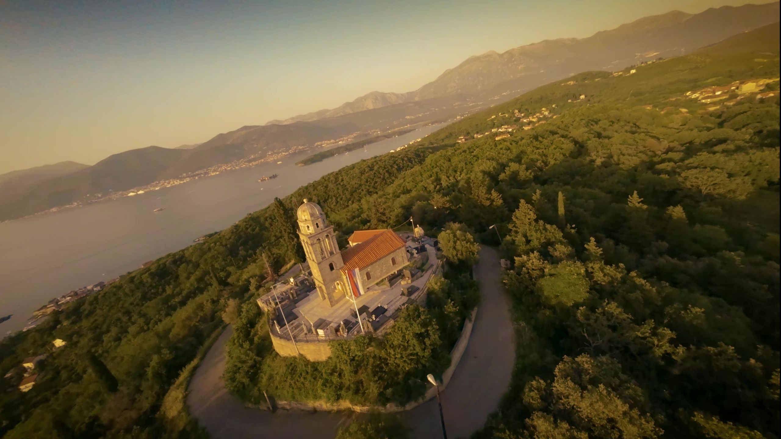 vlcsnap-2025-08-14-19h23m04s967.jpg