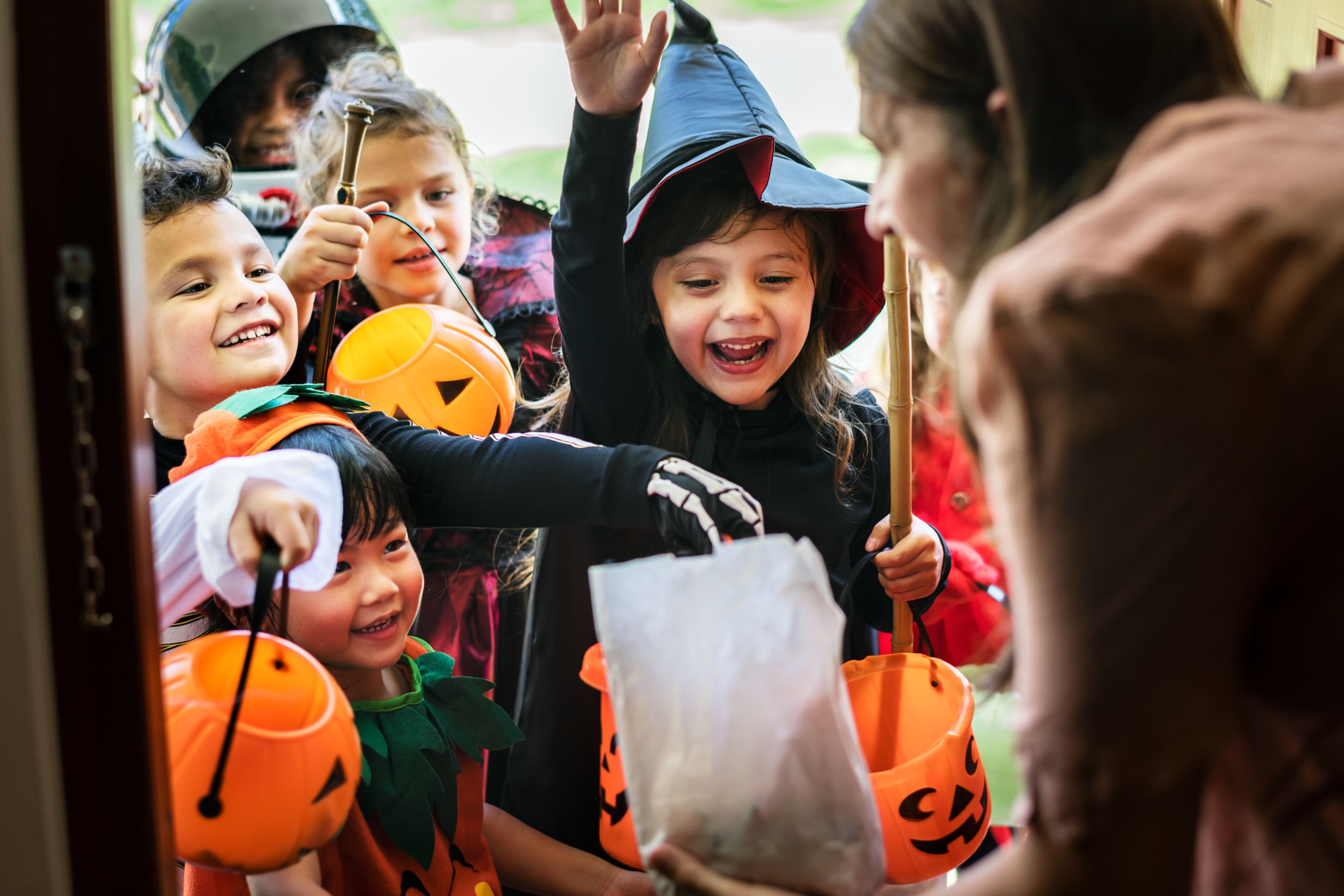 little-children-trick-treating-halloween.jpg