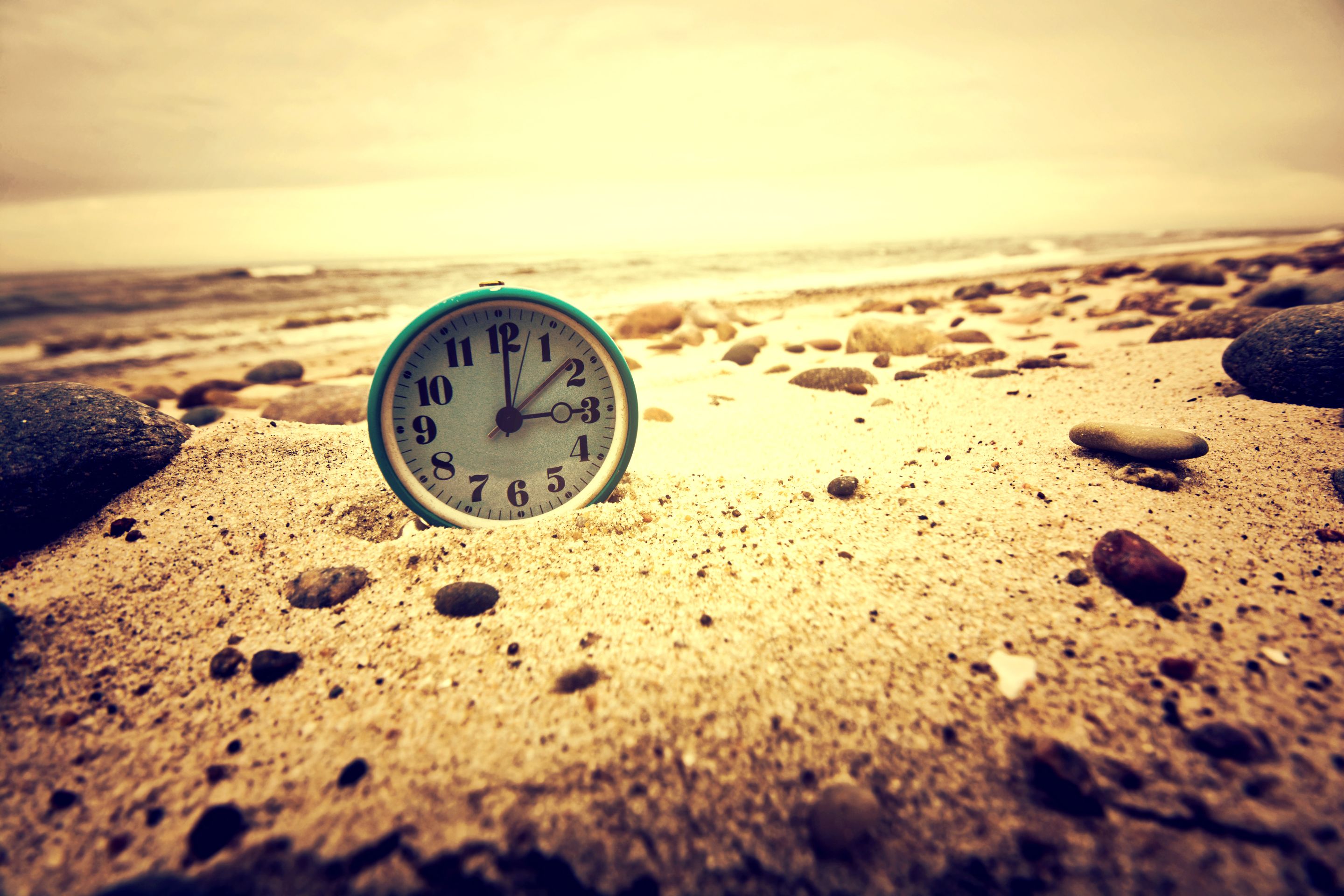 clock-beach-time-business-concept.jpg