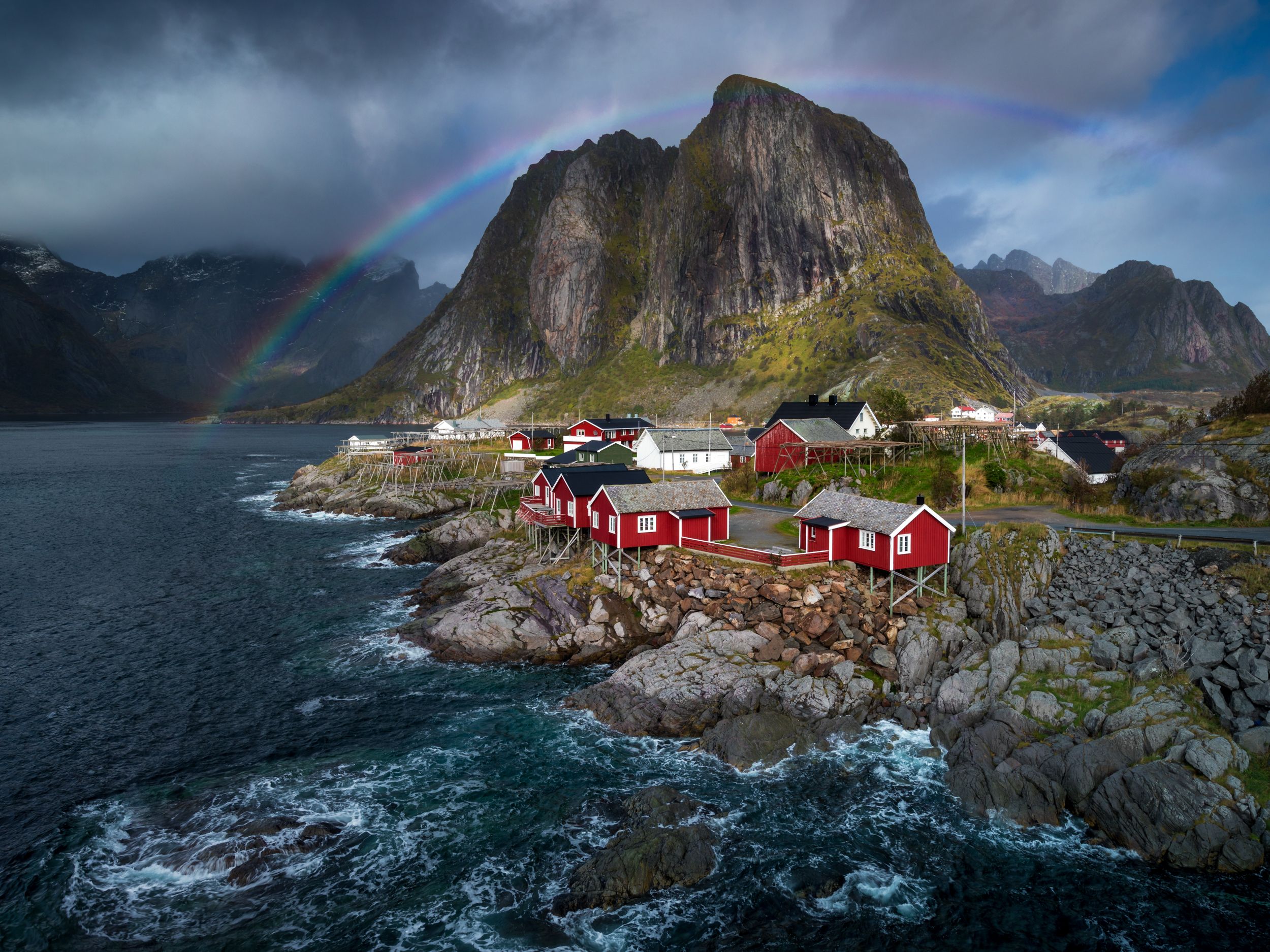 I love heavy weather! Rain showers are often not too hard to predict. In fact, they are rather obvious because most weather apps will tell you about them. If you are lucky, and the showers are alternated by sun, there is a huge change to get rainbows. Tamron SP 15-30 f/2.8 @ 20 mm | f/11 | 1/15 sec | ISO 100 with NiSi Medium GND8 & Landscape CPL.