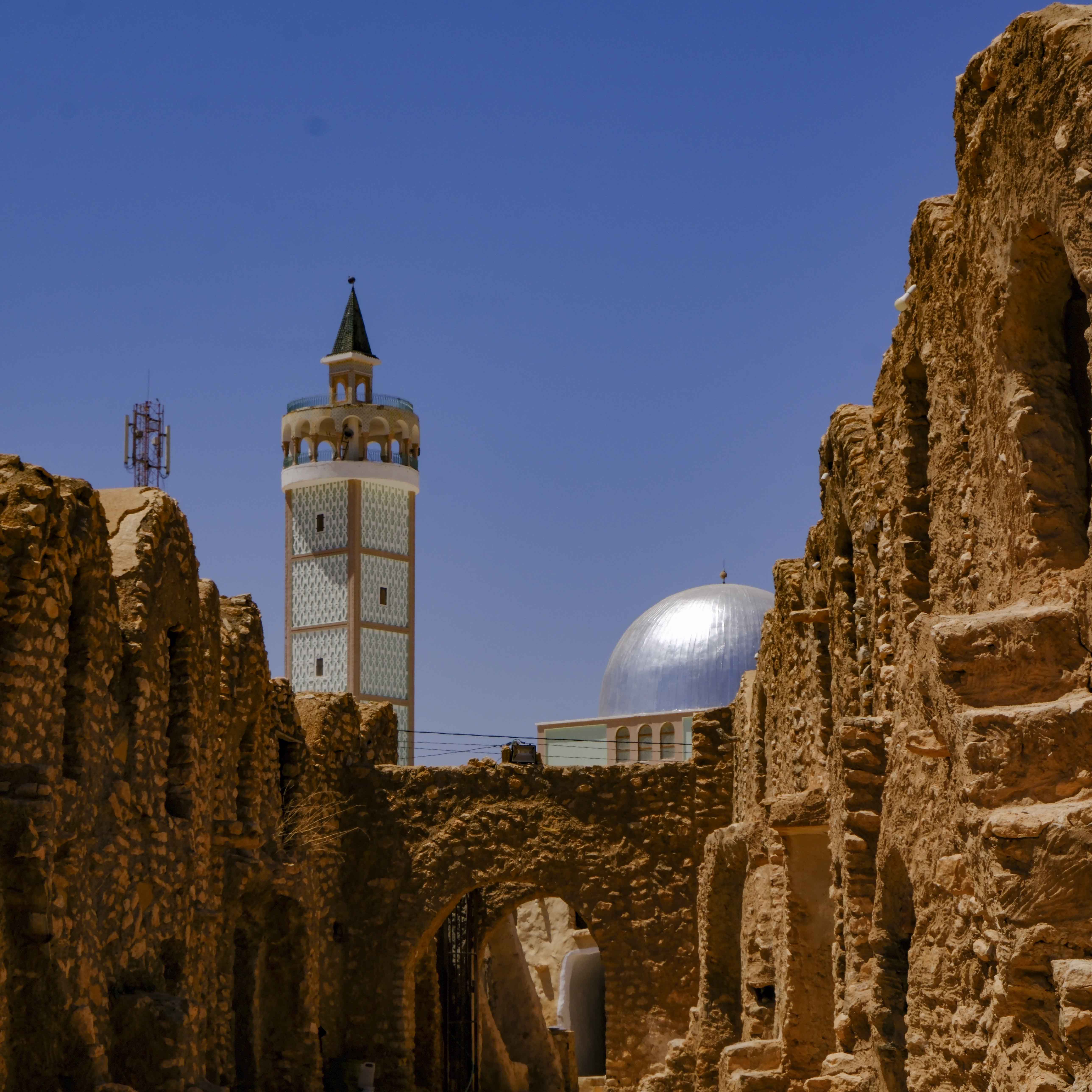 Ksar Hadada with Mosque.jpg