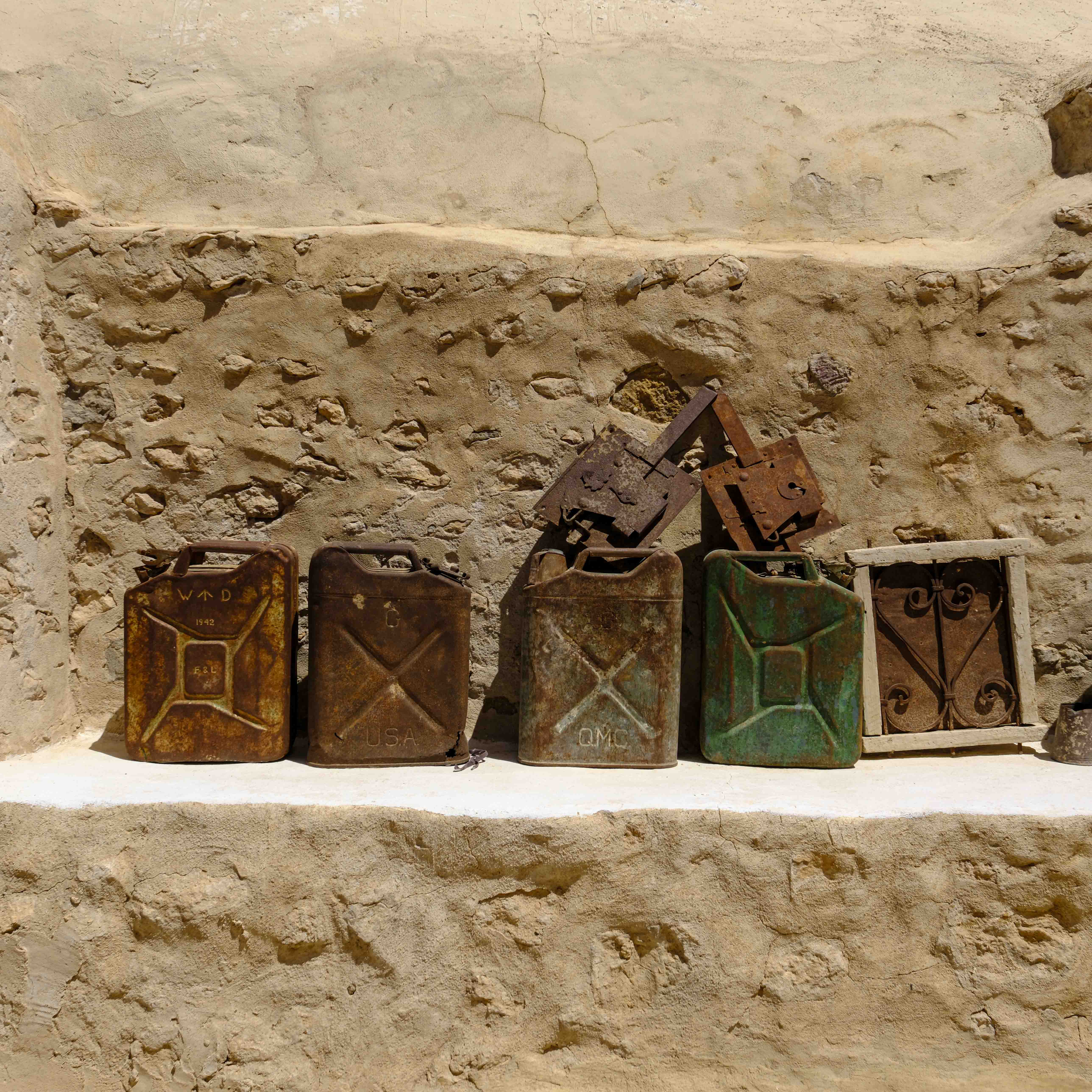 Ksar Hadada Cans.jpg