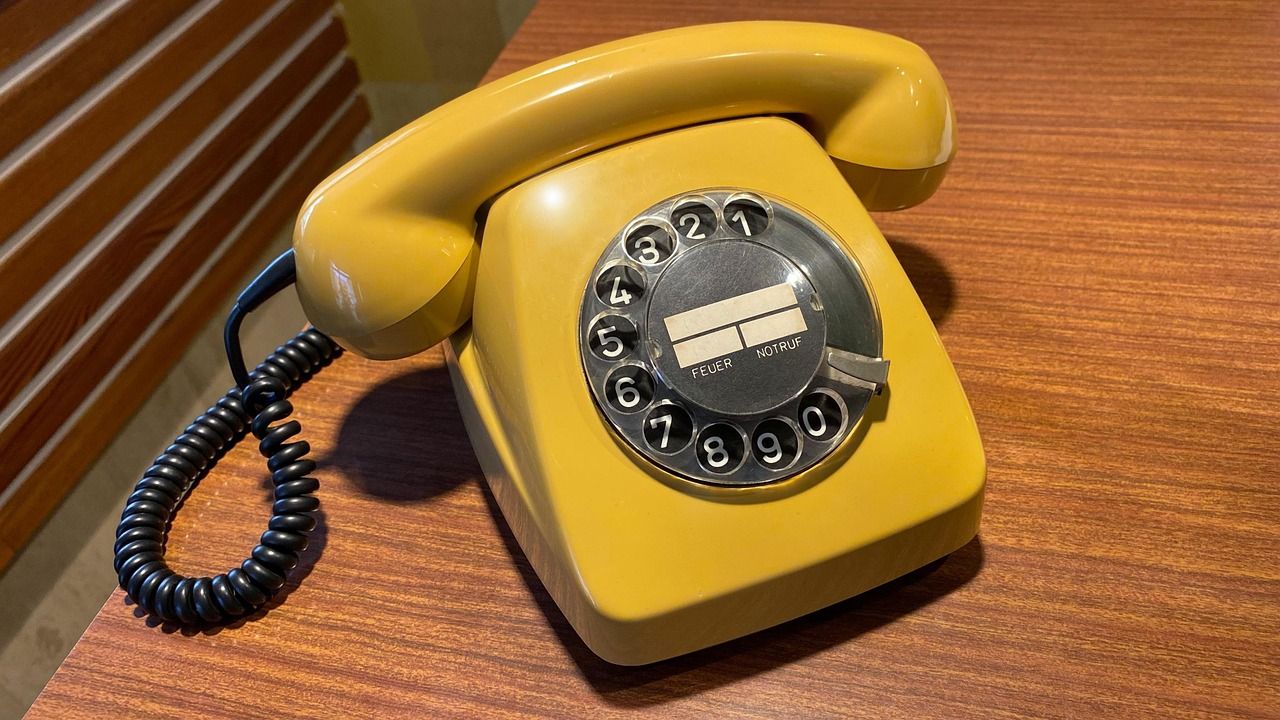 retro-phone-7362942_1280.jpg