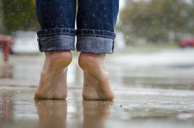 barefoot-1835661_640.jpg
