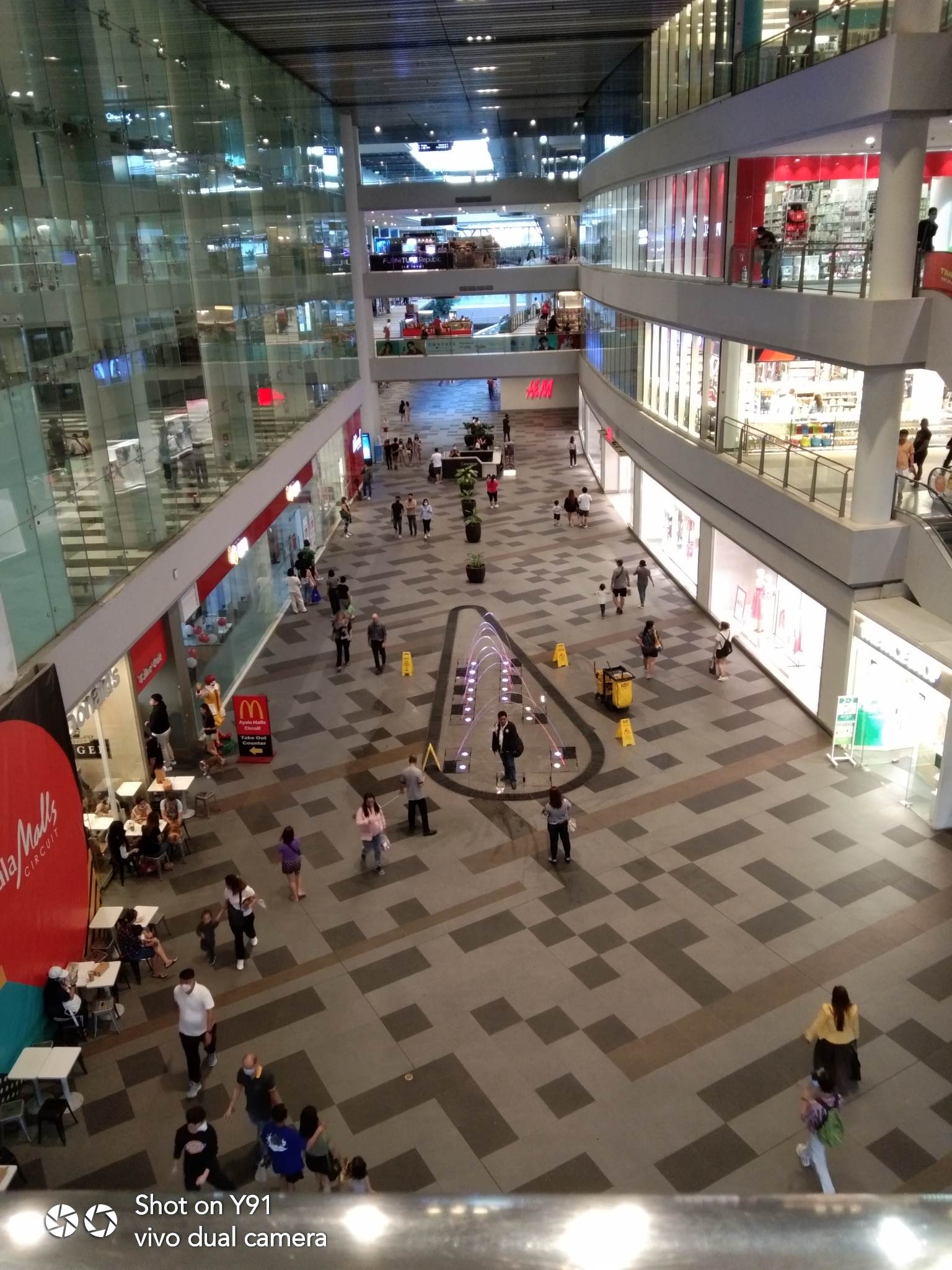 ayalacircuitmall.jpg