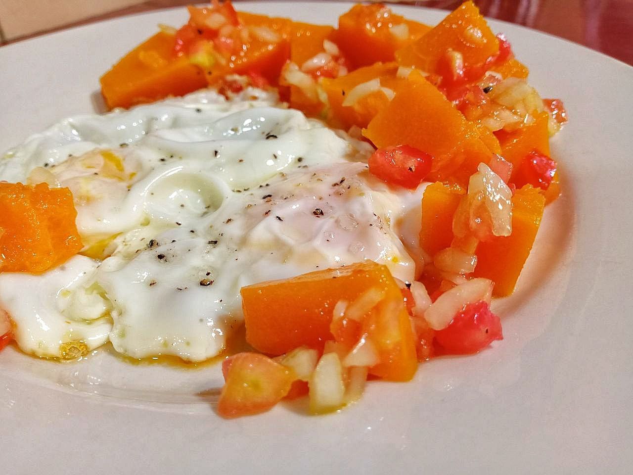 Pumpkin salad with fried egg, a delicious breakfast [ENG||ESP]