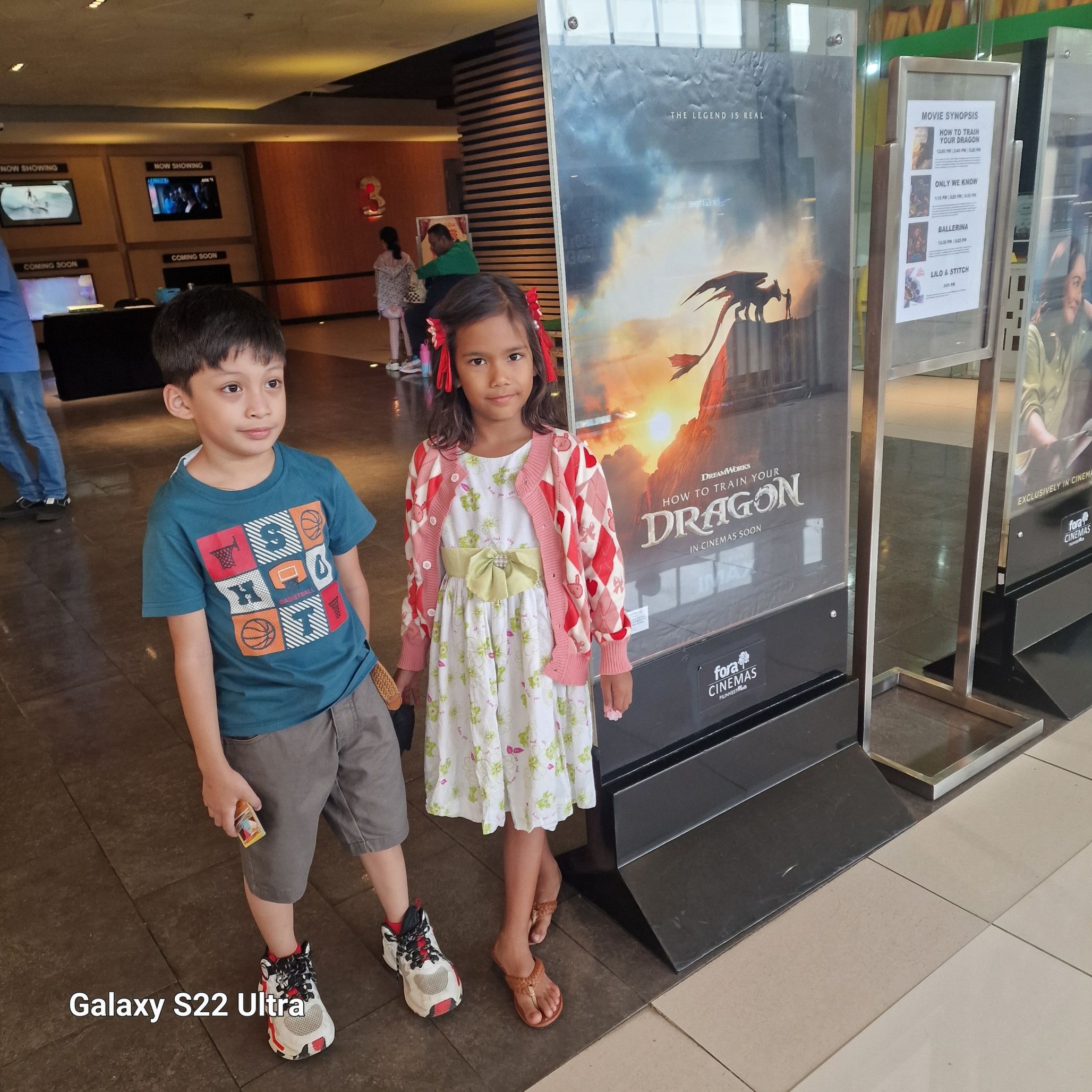 Jana&friends_at_cinema_4.jpg