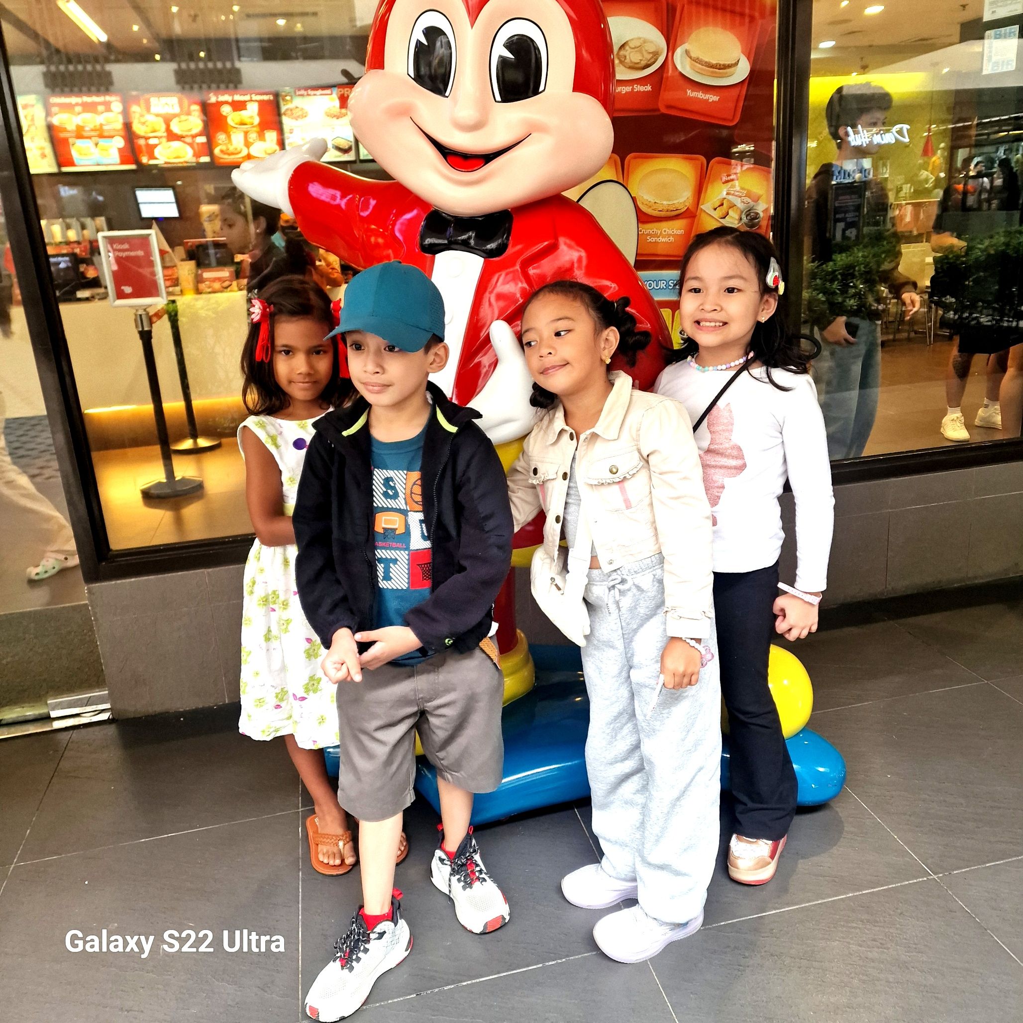 Jana&friends_at_cinema_2.jpg