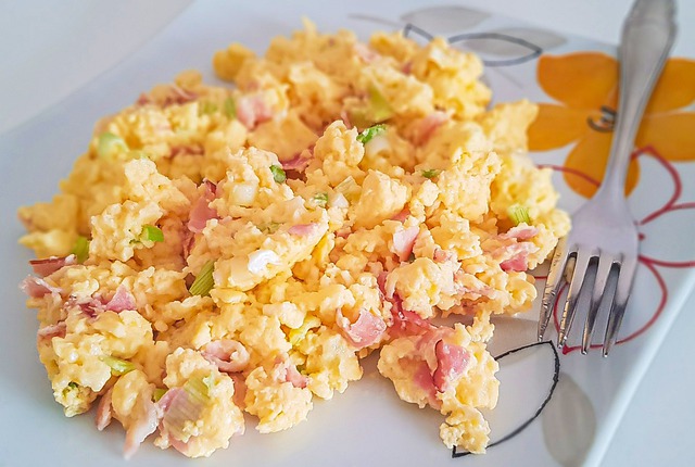 scrambled-eggs-6679027_640.jpg