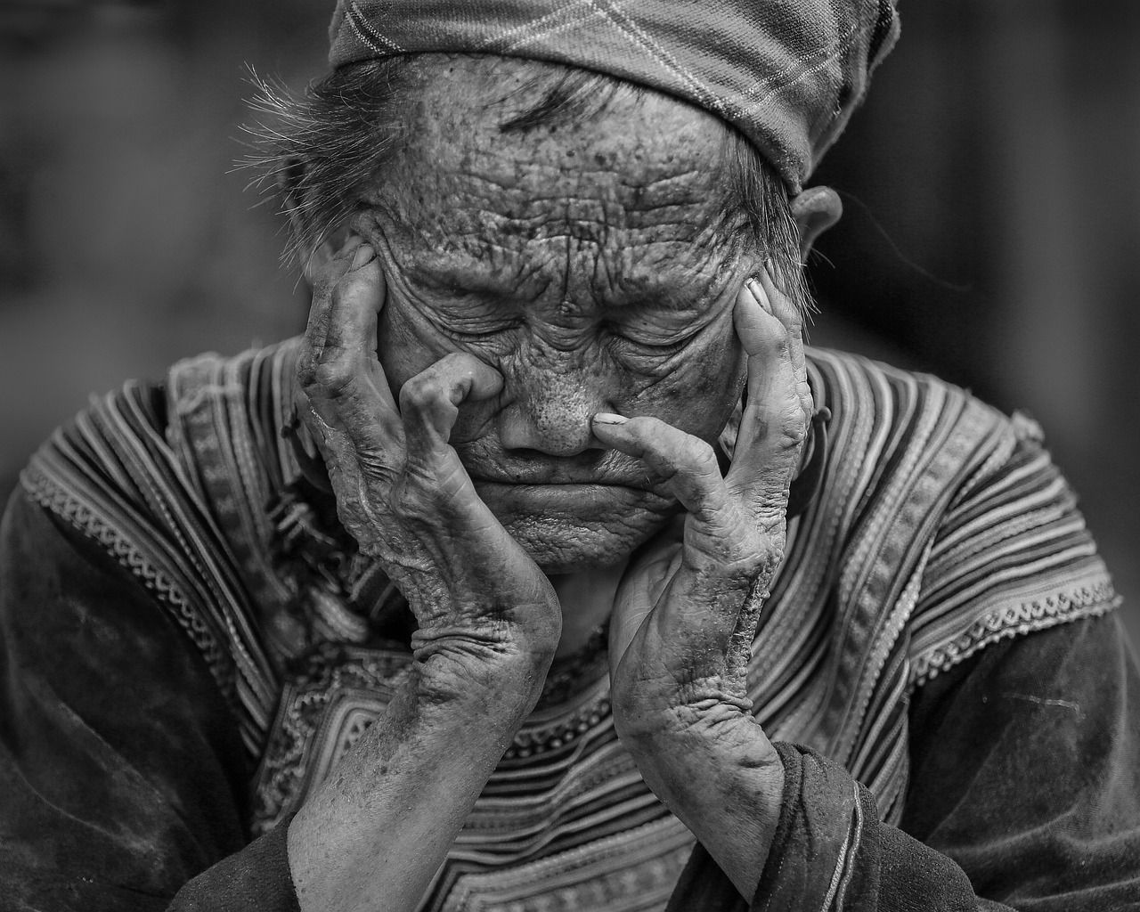 old woman bnw pixa.jpg