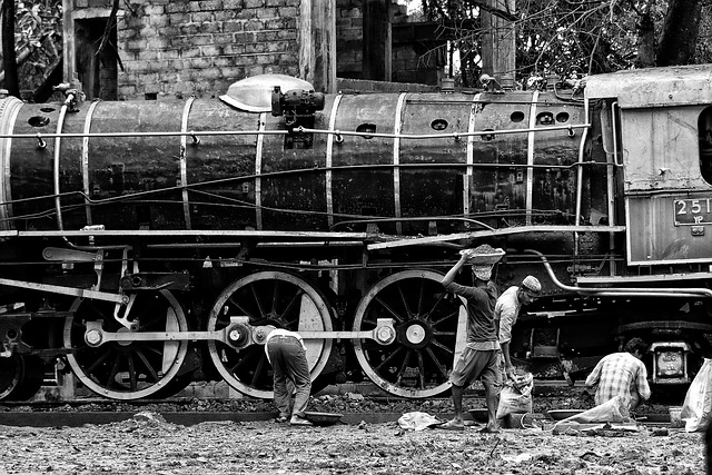 Pixabay-Tho-Ge-workers-9099783_640.jpg