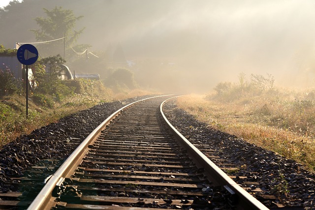 Pixabay-KIMDAEJEUNG-railroad-3317314_640.jpg