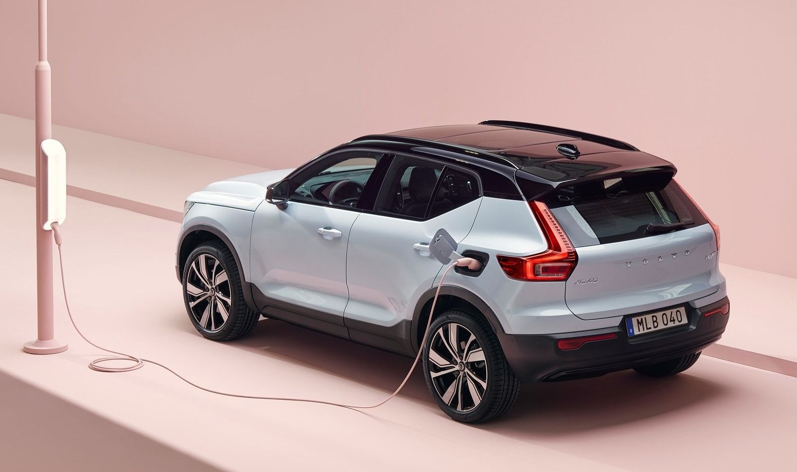 Volvo-XC40_Recharge-3.jpg