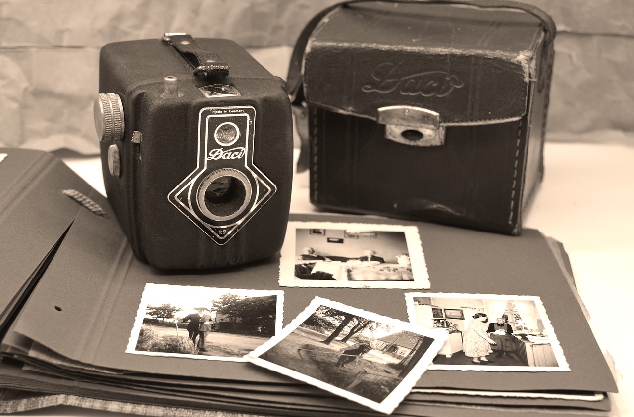 camera-7048779_1280 2.jpg