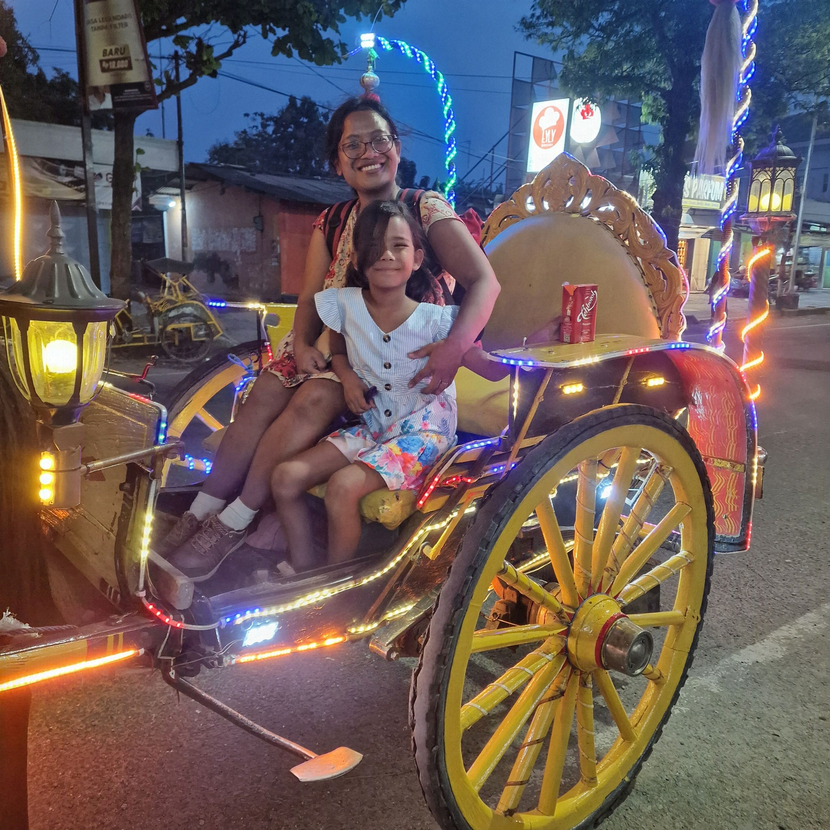 Jana&Mama_naik_andhong.jpg