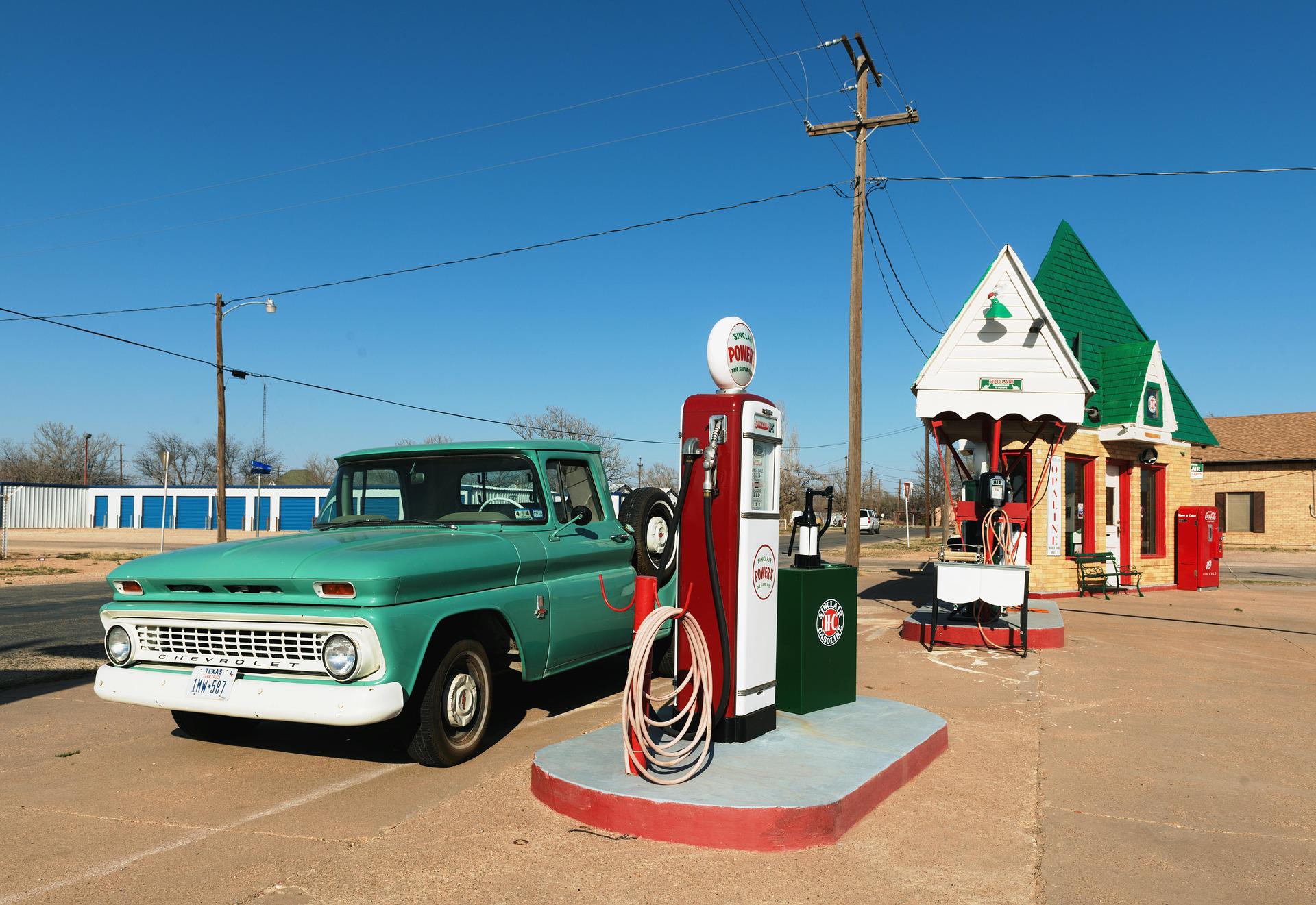 gas-station-1664615_1920.jpg