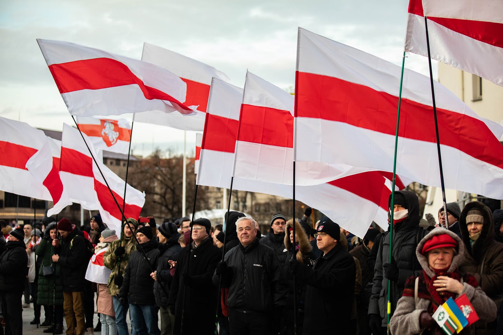 BiaC582oruskieflaginapogrzebieSierakowskiegoiKalinowskiegoWilno22XI2019.jpg