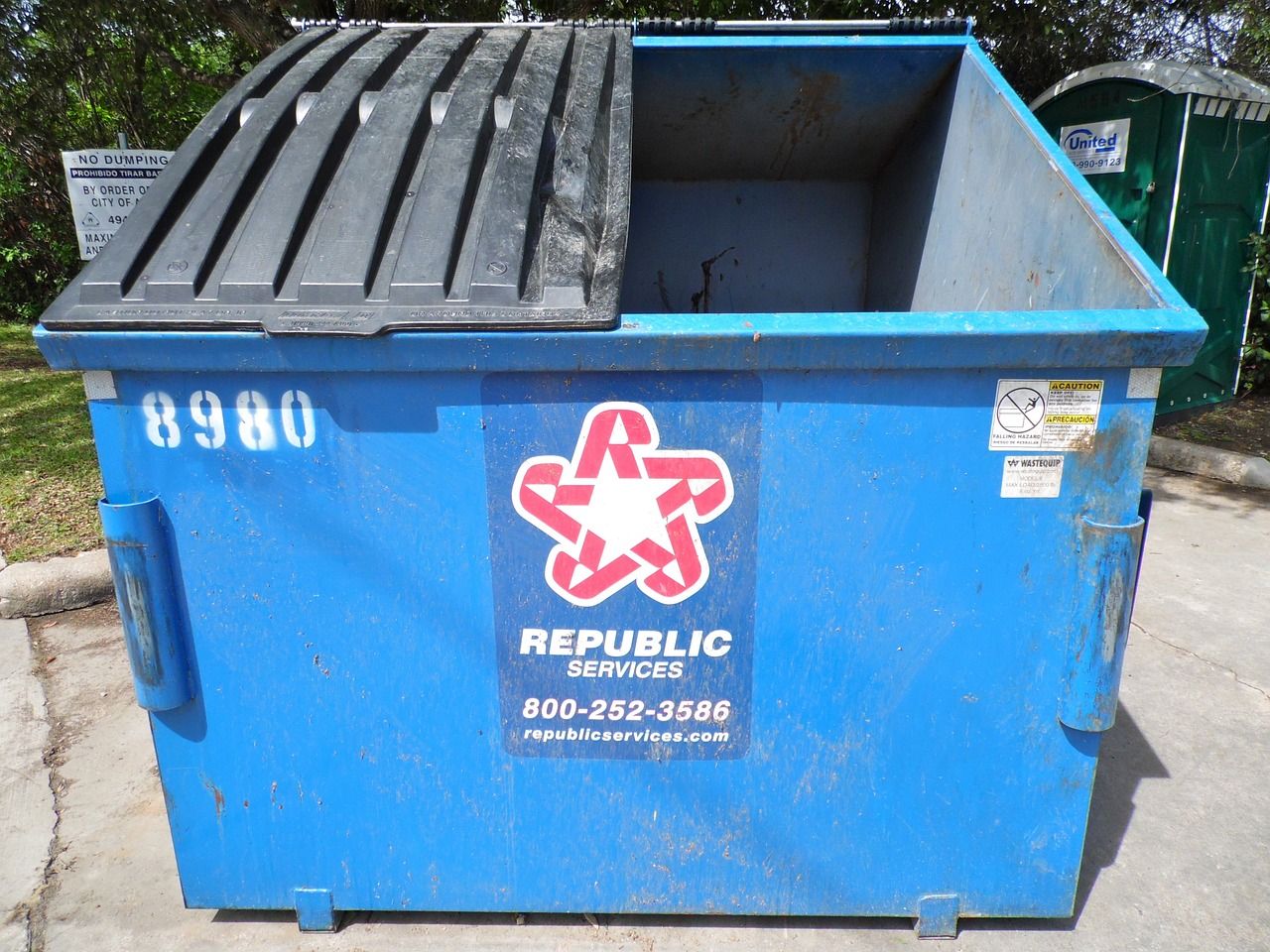 dumpster-100909_1280.jpg