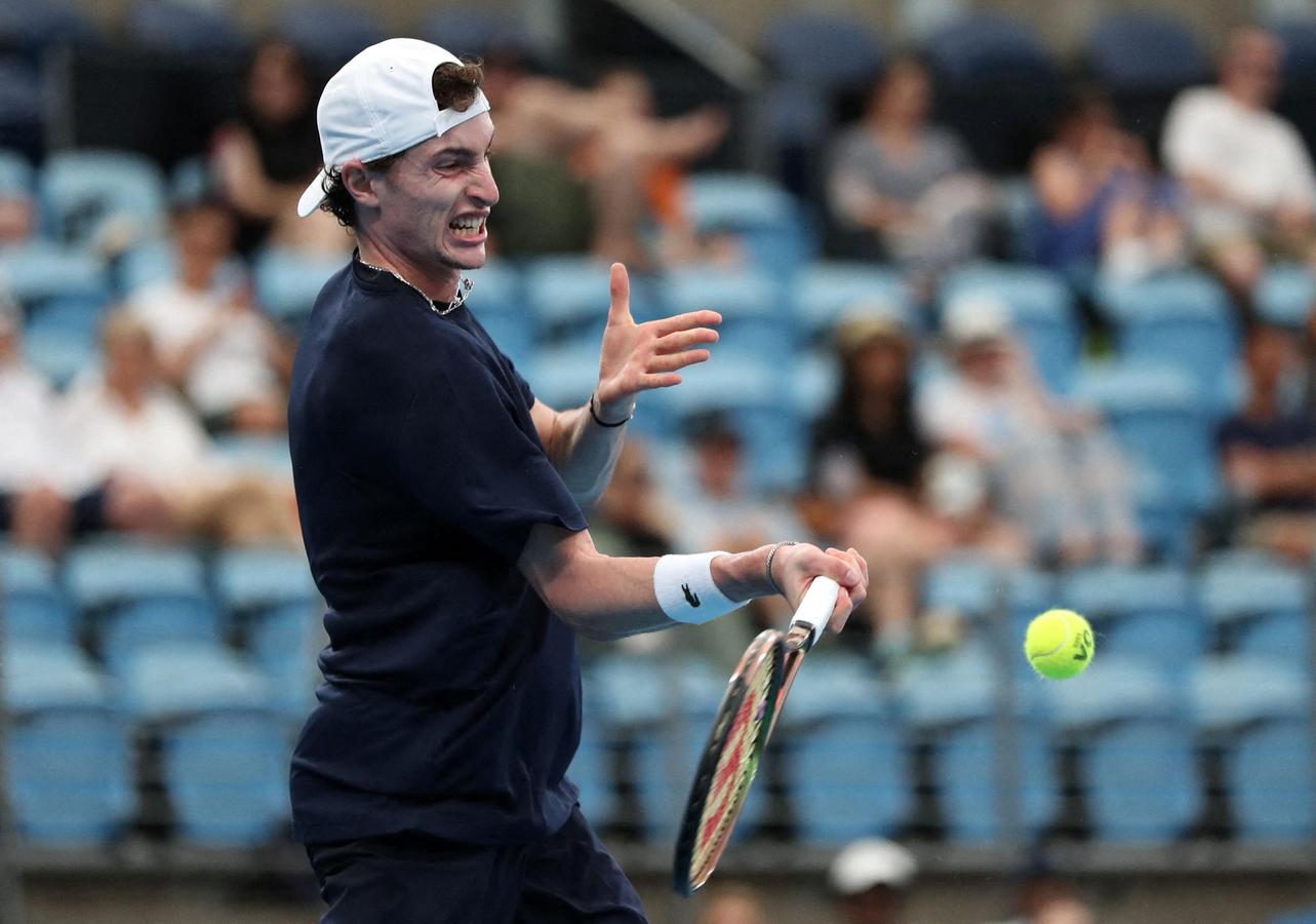 frenchman-humbert-stuns-russia-s-medvedev-at-atp-cup.jpeg
