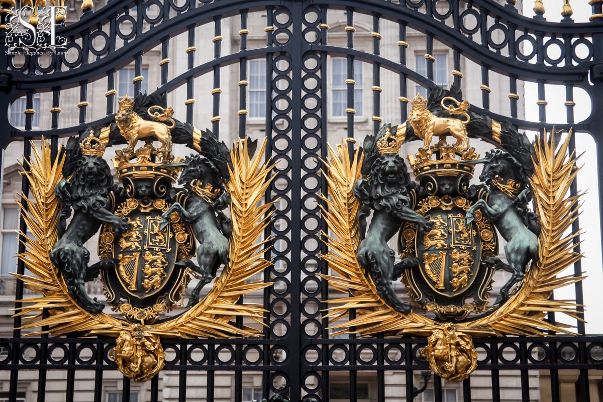Buckingham Palace (2).jpg