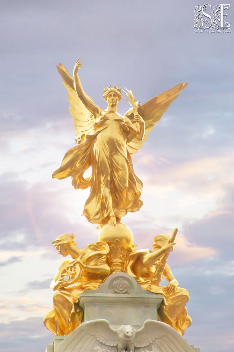 Buckingham Palace (1).jpg