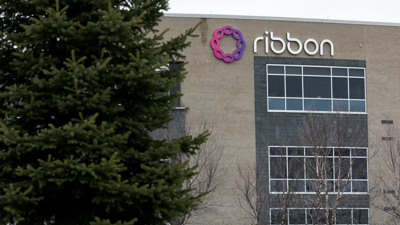 ribboncommunications_Kristoffer_Tripplaar_Alamy.webp