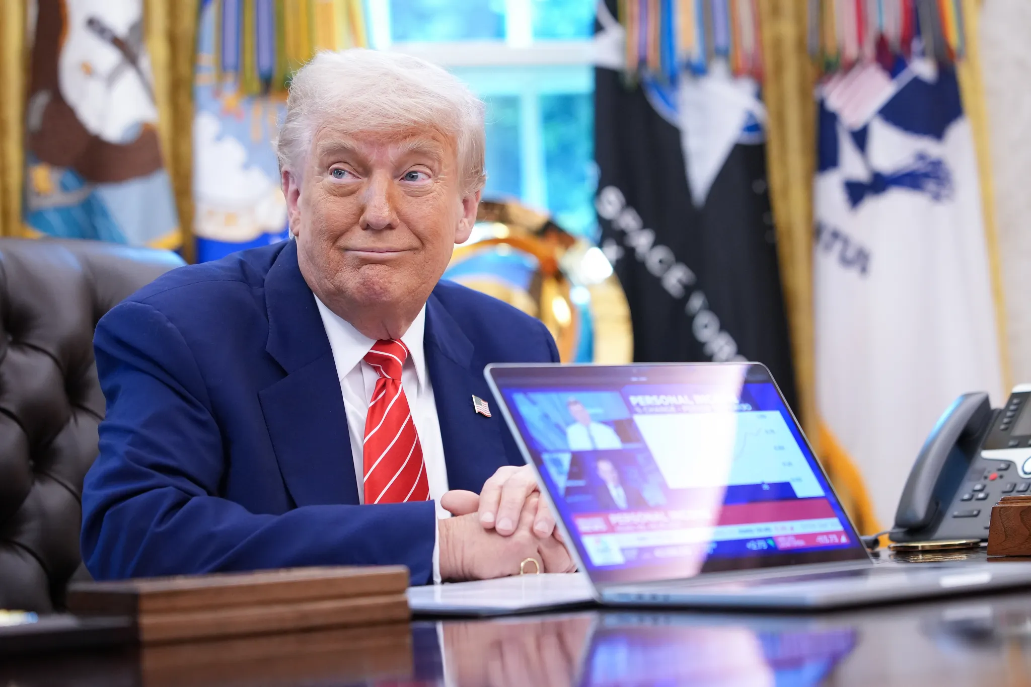 donalt-trump-laptop.webp