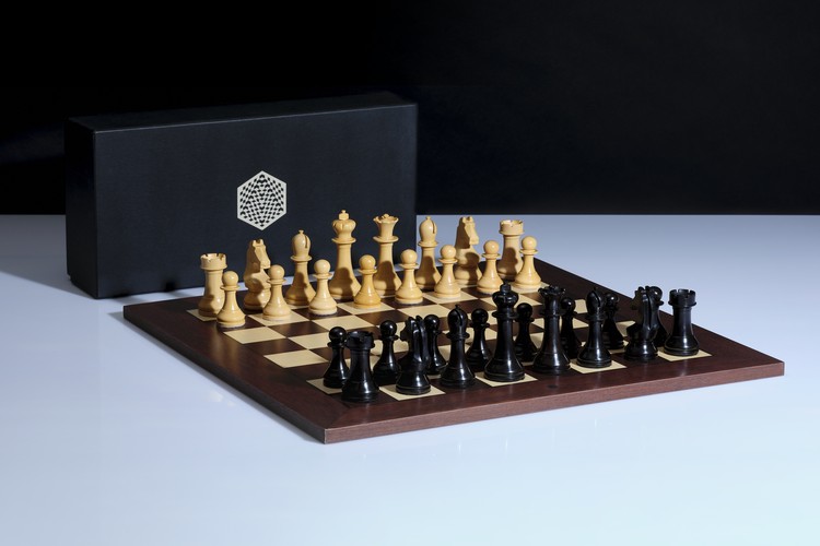 FIDE Champinship Chess set-board3_cr.jpg