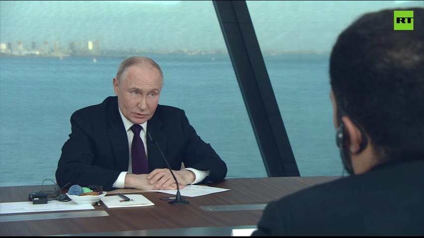 Putin meets with media representatives at SPIEF REFEED.mp4_snapshot_00.52.02.120.jpg