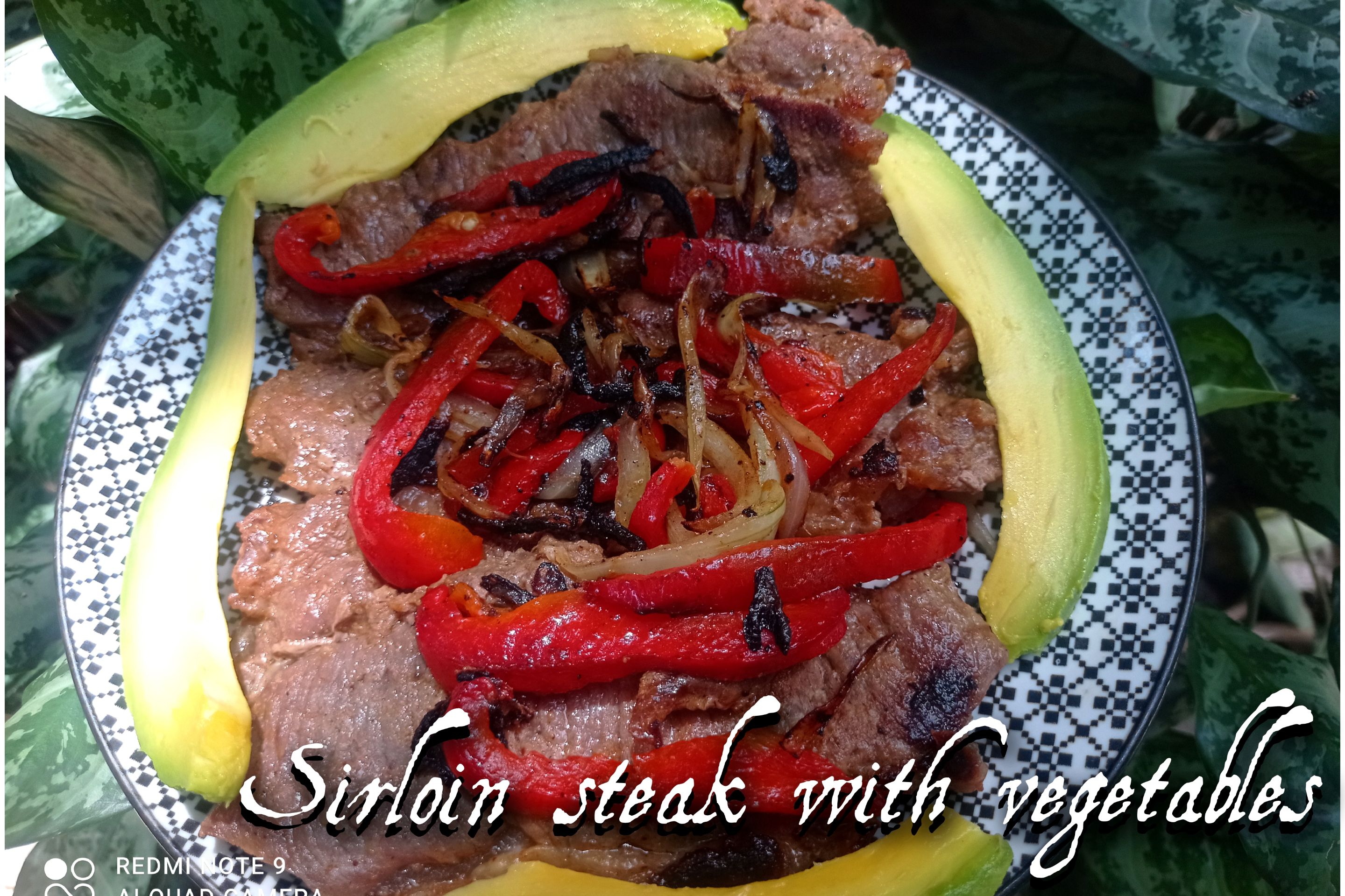 Sirloin steak with vegetables / Solomo con vegetales